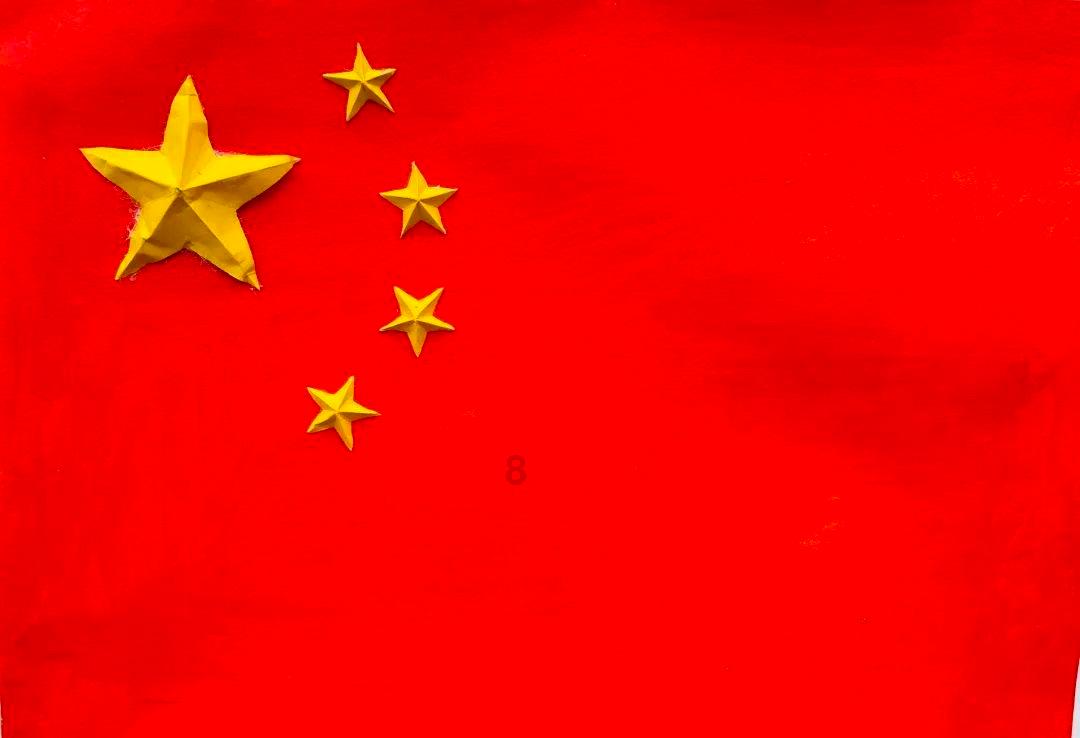 C罗坐飞机离开中国,途中安静的看书,看手机!期待C罗再来中国