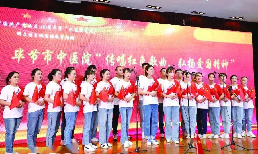 可爱女孩参加宴会